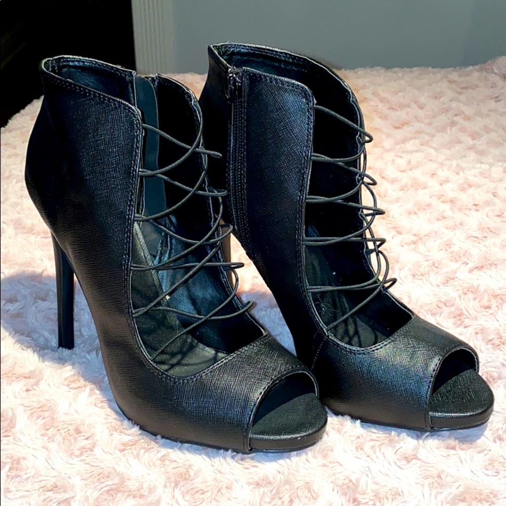 Qupid Black Open Toe Crisscross Ankle Bootie Heels